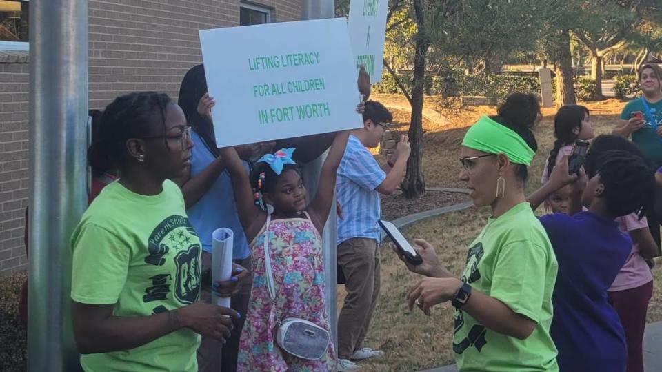 Amiarie Watson holds a sign during a balloon release Sept. 7 at the Fort Worth Public Library’s Ella Mae Shamblee branch. The parent advocacy group Parent Shield Fort Worth organized the event to call for better reading outcomes in Fort Worth schools.