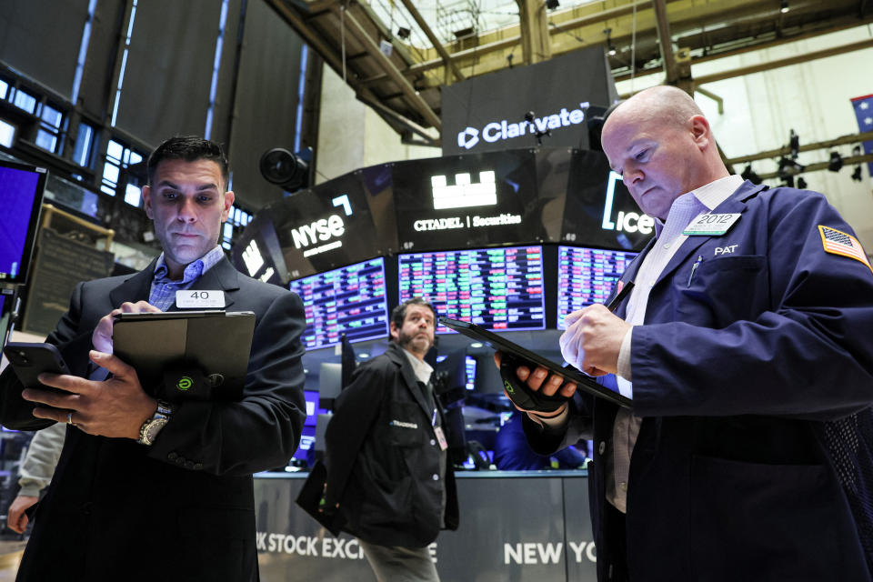 Bange Blicke der Händler an der NYSE: Welche Richtung schlägt die Wall Street ein? (Foto: REUTERS/Brendan McDermid)