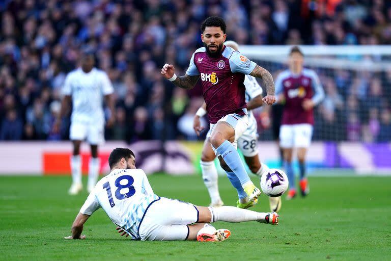 Douglas Luiz, imparable