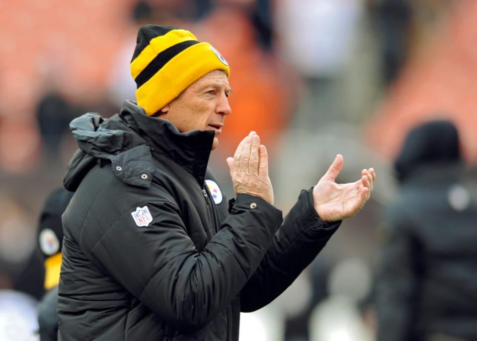 Steelers defensive coordinator Dick LeBeau claps during warmups before a game against the Browns, Sunday, Nov. 24, 2013.