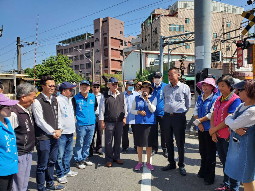 雲林縣長張麗善深知斗六鐵路高架化重要性，曾透過立委林文瑞邀交通部會勘。（圖／翻攝自劉建國臉書）