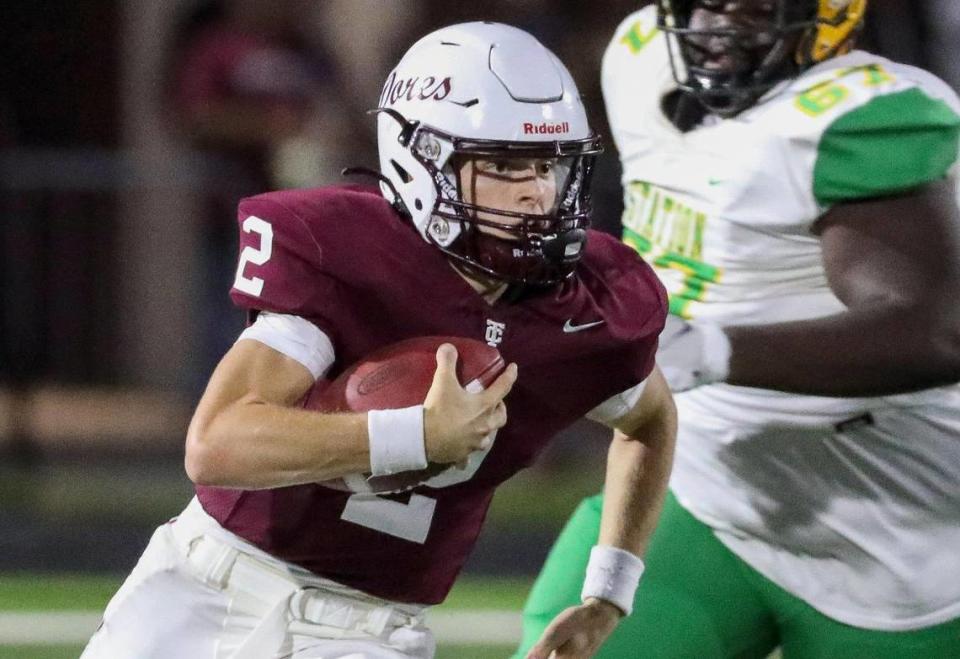 Tates Creek’s Andrew Witherington, shown in a gamer earlier this season, threw for 223 yards and two touchdowns and had a pair of TD runs in the Commodores’ 35-6 win against Henry Clay on Friday.