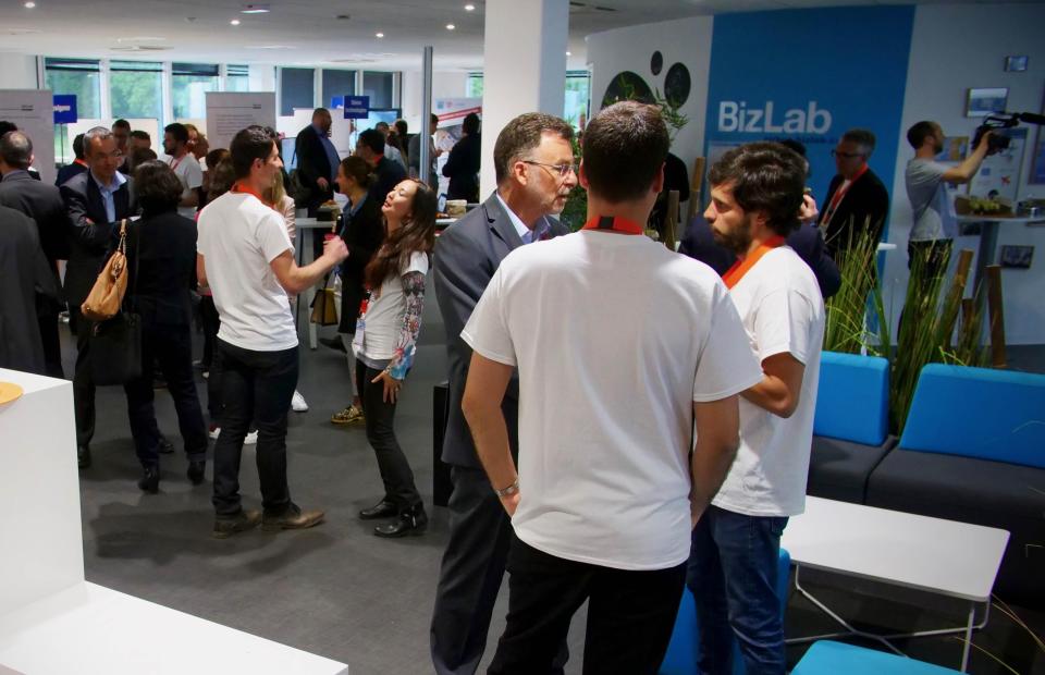 <span class="caption">En 2015, Airbus a créé son propre incubateur d'entreprises, le BizLab, situé à Toulouse.</span> <span class="attribution"><a class="link " href="https://www.airbus.com/newsroom/press-releases/fr/2017/05/airbus-bizlab-boosts-global-start-ups-to-bring-their-projects-to-life.html" rel="nofollow noopener" target="_blank" data-ylk="slk:Airbus;elm:context_link;itc:0;sec:content-canvas">Airbus </a></span>