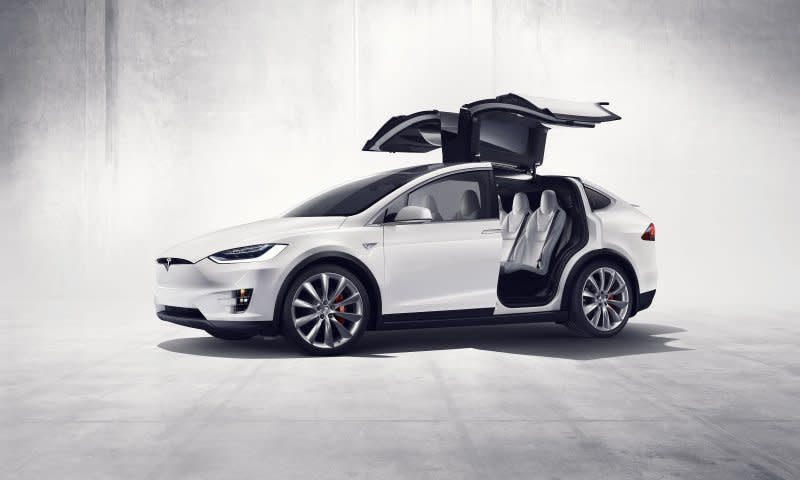 台灣第一批純電動運動休旅車Model X 。（圖／Tesla提供）