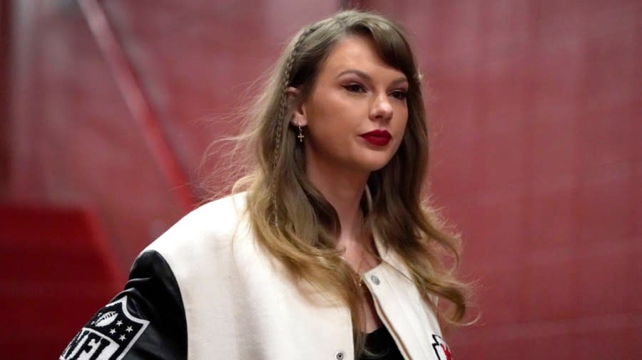 FILE – Taylor Swift enters Arrowhead Stadium before the start of an NFL football game between the Kansas City Chiefs and the Cincinnati Bengals, Dec. 31, 2023, in Kansas City, Mo. (AP Photo/Ed Zurga, File)