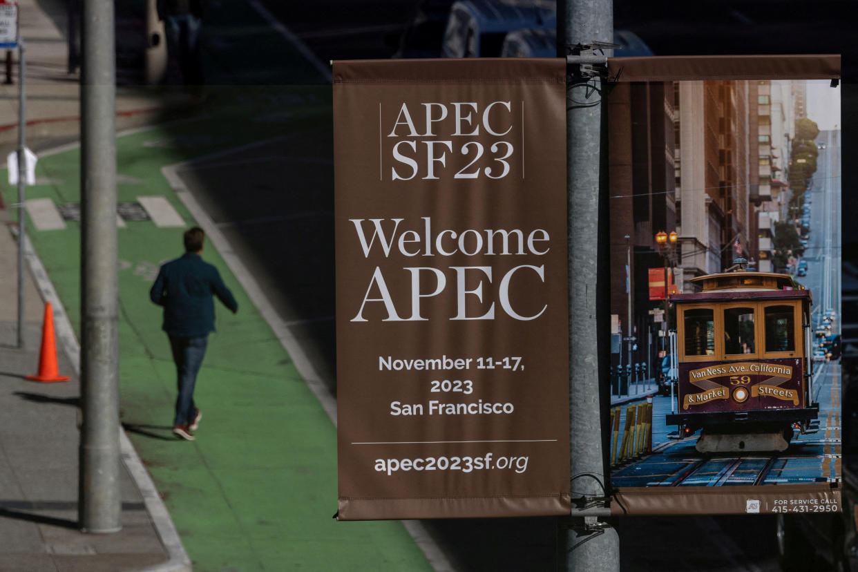 A welcome sign advertising the Asia-Pacific Economic Cooperation Summit in San Francisco.