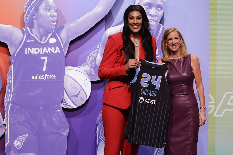 South Carolina's Kamilla Cardoso, left, poses for a photo with WNBA commissioner Cathy Engelbert after being selected third overall by the Chicago Sky during the first round of the WNBA basketball draft, Monday, April 15, 2024, in New York. (AP Photo/Adam Hunger)