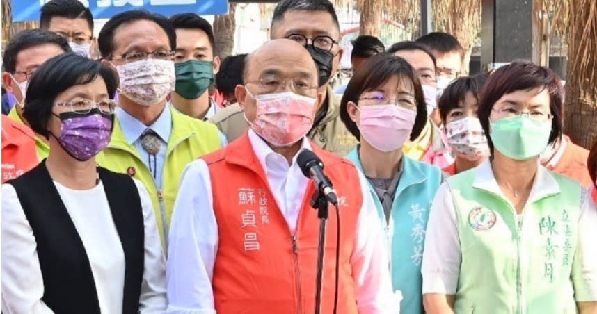 蘇貞昌今(20)日視察彰化鐵路立體化規劃及扇形車庫。（圖／行政院提供）