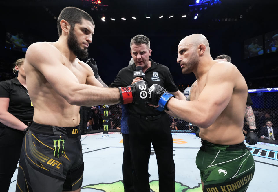 PERTH, AUSTRALIA - FEBRUARY 12: (L-R) Opponents Islam Makhachev of Russia and Alexander Volkanovski of Australia face off prior to their UFC lightweight championship fight during the UFC 284 event at RAC Arena on February 12, 2023 in Perth, Australia. (Photo by Chris Unger/Zuffa LLC via Getty Images)