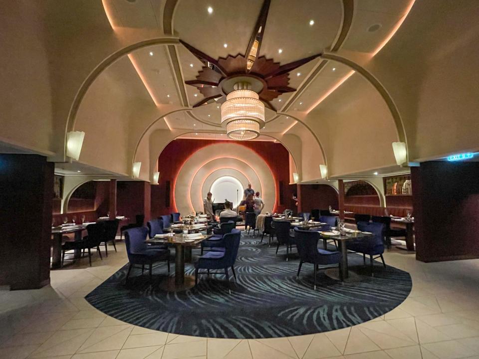 Empire Suppler Club auf der Icon of the Seas