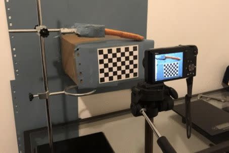 Le dispositif utilisé pour mesure le rayon de courbure des carottes.  Crédit : N. Vo-Bui et al. / Royal Society Open Science