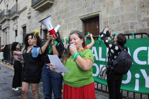 En Guadalajara, las mujeres y personas gestantes salieron a tomar las calles para recordar que Jalisco es una de las 20 entidades donde está pendiente la despenalización del aborto. 