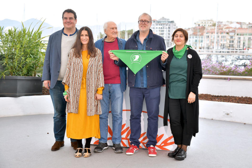 Autour du réalisateur Juan Solanas (qui durant la séance photo a porté ce foulard vert, symbole de la légalisation de l’IVG en Argentine, sur la bouche en guise de bâillon), le casting du documentaire "Que sea ley", qui raconte l’âpre lutte des Argentines pour le droit à l’avortement.