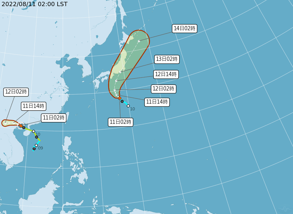 輕颱木蘭及日本南海低氣壓路徑潛勢預報。（中央氣象局提供）