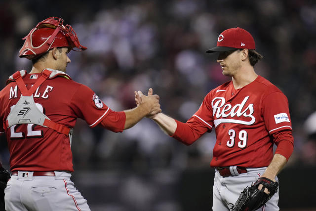 Cincinnati Reds come from behind to beat Diamondbacks in 11th on balk