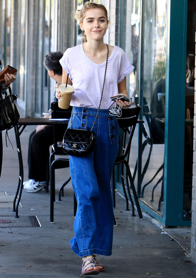 Retro Chic Look in Wide Leg Jeans