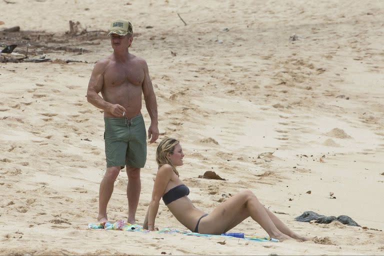 Sean Penn, en plan vacaciones junto a su pareja, la joven Leila George