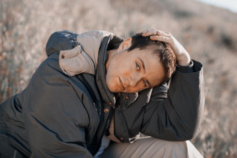 Alec Benjamin Overcomes Anxieties in Coming-of-Age Album (Un)Commentary: It 'Freed Me'