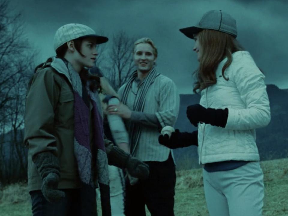 twilight baseball scene bella rosalie carlisle esme