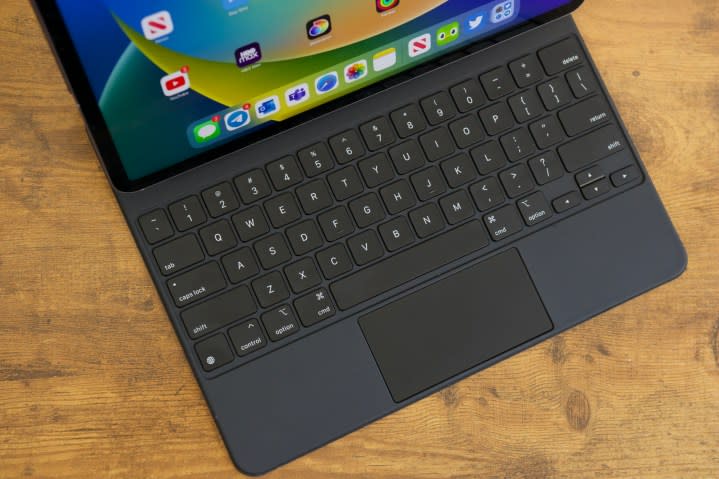 配有妙控键盘的 iPad Pro（2022）。