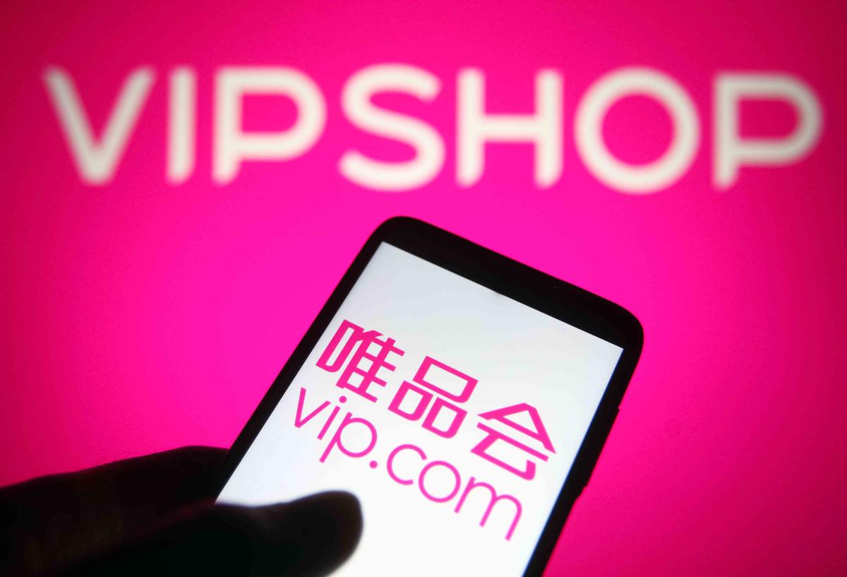 Vipshop shares fall after “slower sales momentum” in the second quarter