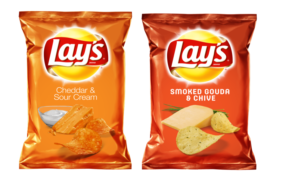 Лейс в банке. Чипсы lays. Lays Cheddar Sour Cream. Чипсы Лейс Cheddar&Sour Cream. Lays сыр Чеддер.