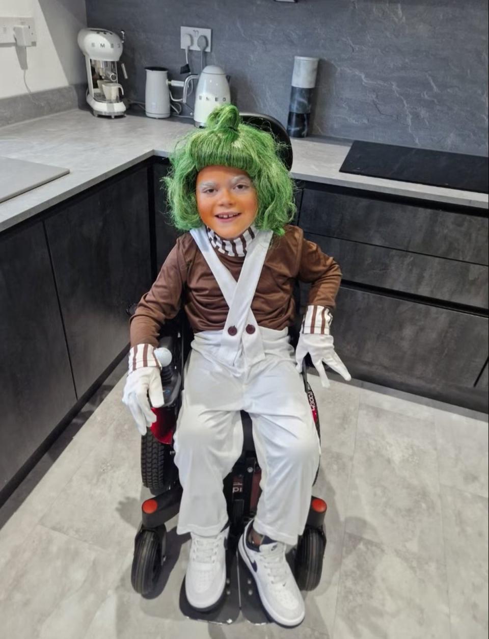Owen loved his Oompa Loompa outfit (@Hazzy2_0)