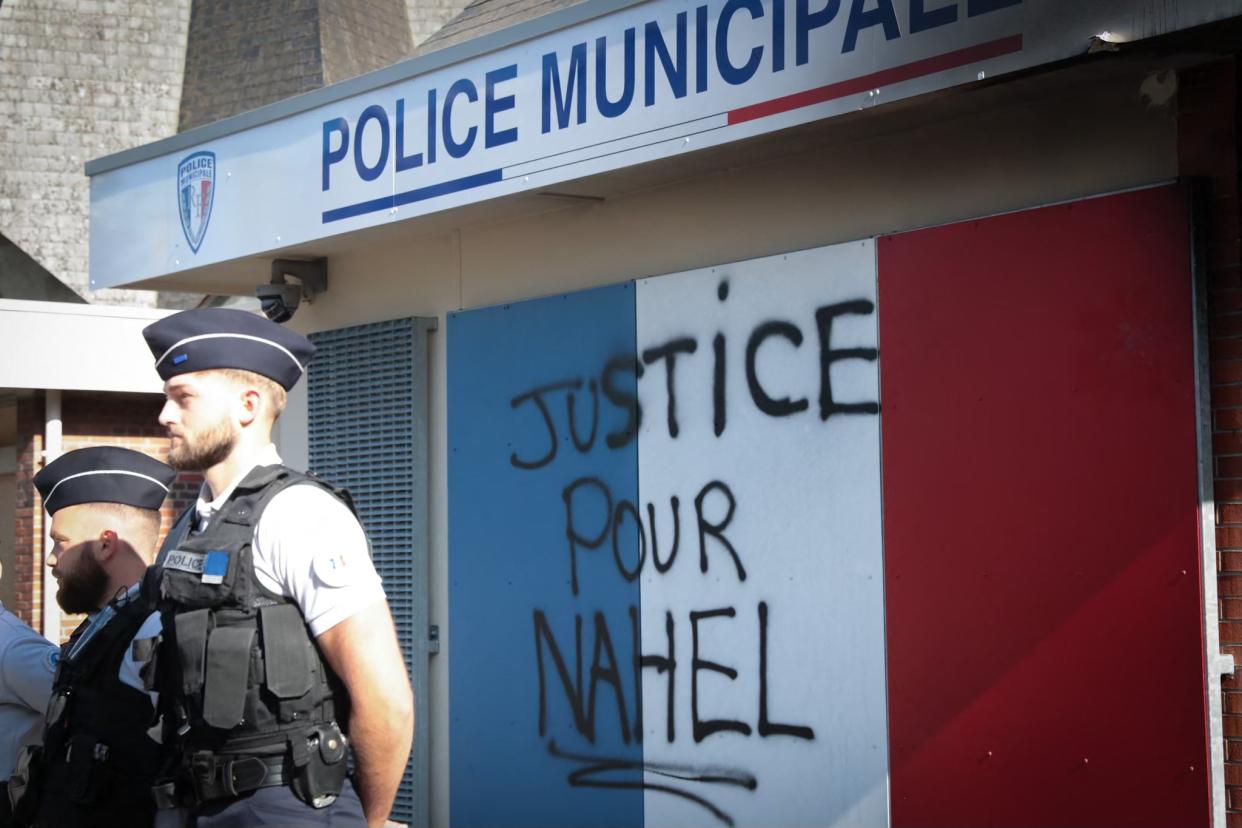 Une reconstitution doit avoir lieu le 5 mai, plus de 10 mois après la mort de Nahel (Photo d'illustration / LOU BENOIST / AFP)