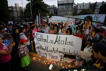 Demonstrators gather outside a court after the trial of the men charged with the murder of indigenous environmental activist Berta Caceres, in Tegucigalpa, Honduras November 29, 2018. REUTERS/Jorge Cabrera