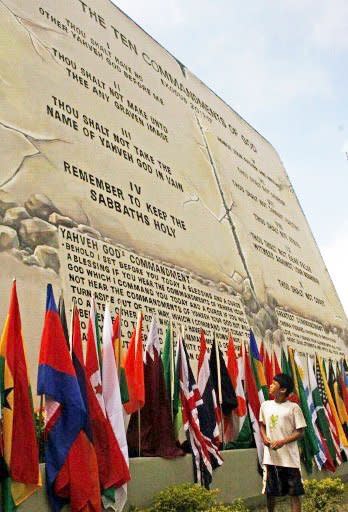 Theworld's largest tablet of the ten commandments supposedly handed down by God to Moses on Mount Sinai was inaugurated by city officials on a hill overlooking the northern Philippines resort city of Baguio