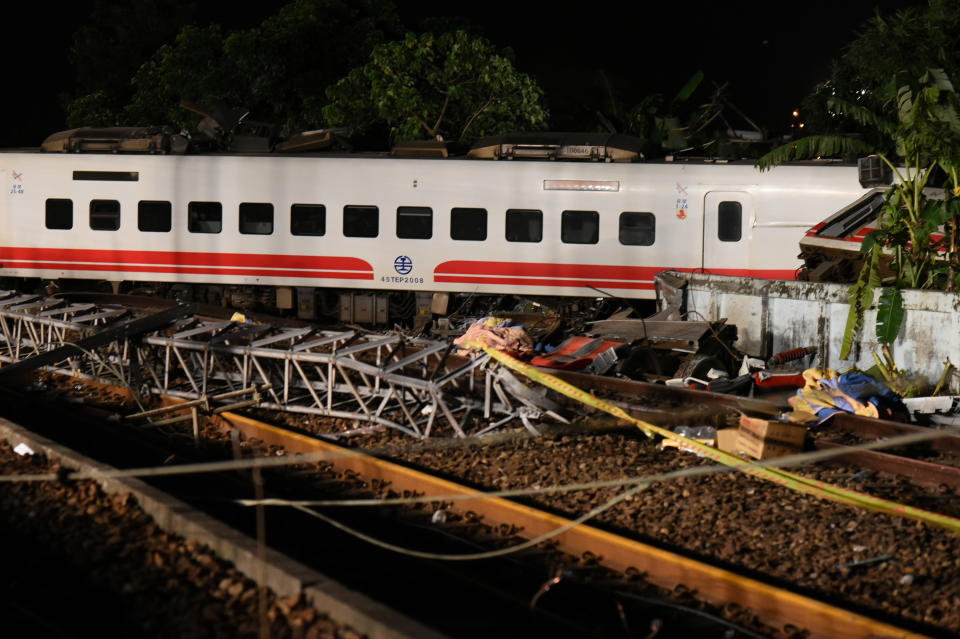 Train derails in Taiwan