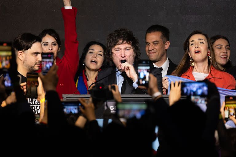 La imagen positiva de Javier Milei a nivel nacional llega al 44% y el techo electoral de la Libertad Avanza medido a nivel nacional supera el del Frente de Todos