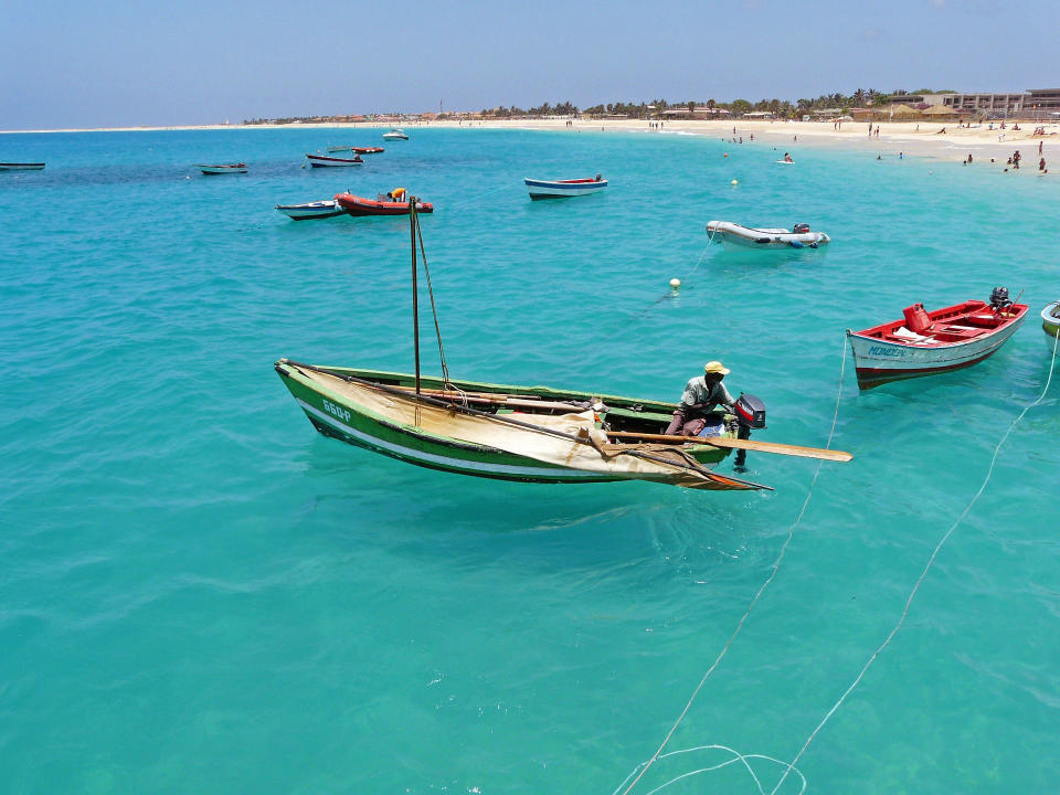 <p>Frente a las costas senegalesas se encuentra Cabo Verde, un paraíso de aguas cristalinas y valles tropicales donde la temperatura no bajará de los 21 grados en marzo. (Foto: <a rel="nofollow noopener" href="https://pixabay.com/" target="_blank" data-ylk="slk:Pixabay;elm:context_link;itc:0;sec:content-canvas" class="link ">Pixabay</a>). </p>
