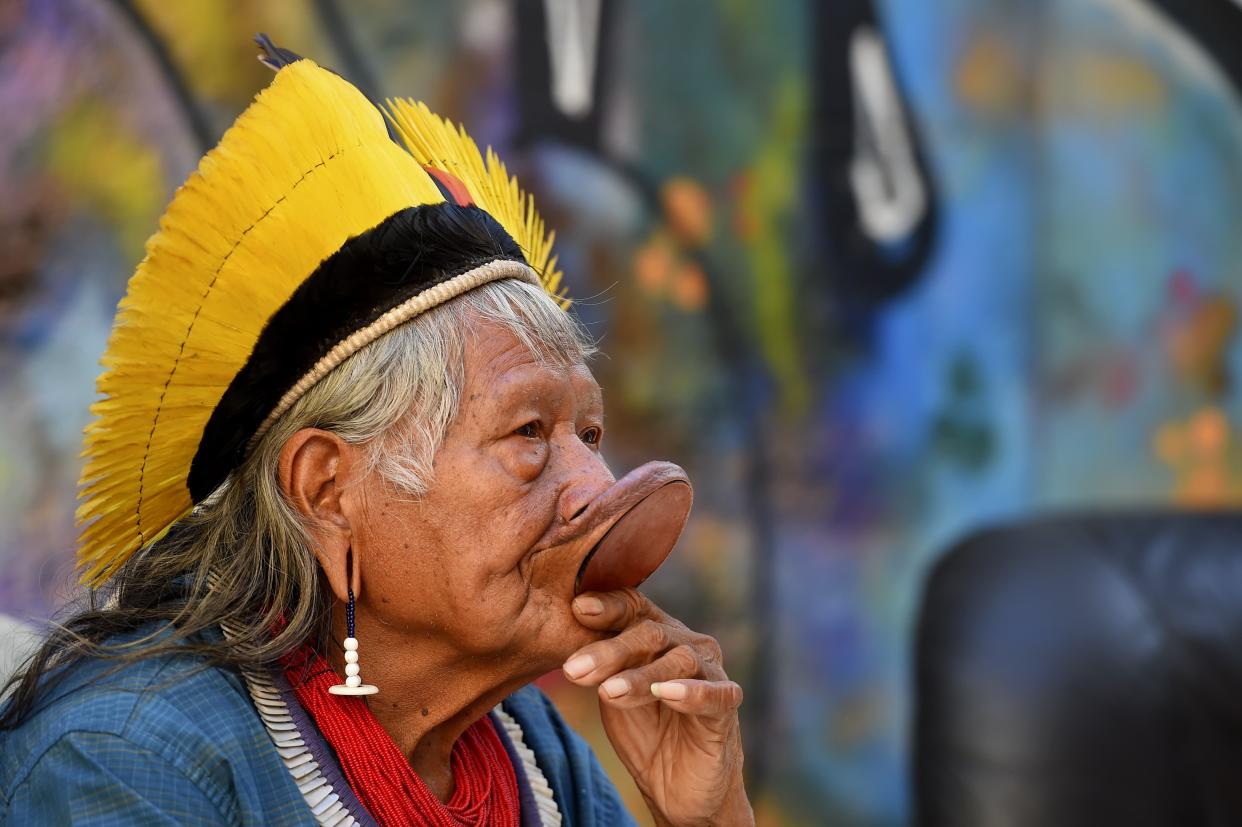 Le chef indien Raoni à Bordeaux, le 6 septembre 2019. - NICOLAS TUCAT / AFP
