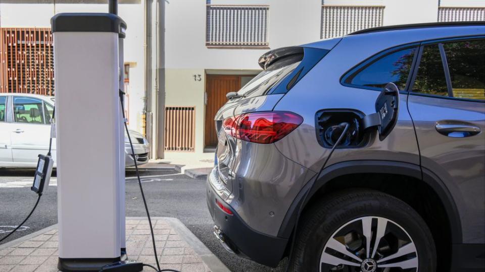 france has surpassed 100,000 public charge points for electric or hybrid vehicles