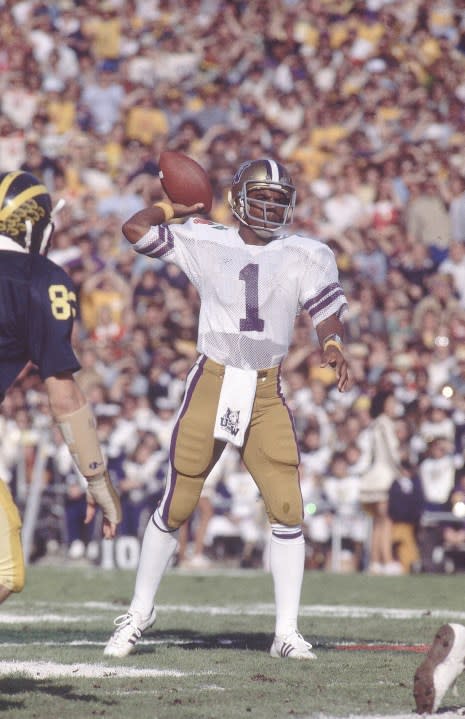 College Football: Rose Bowl: Washington QB Warren Moon (1) in action vs Michigan. Pasadena, CA 1/2/1978 CREDIT: Peter Read Miller (Photo by Peter Read Miller /Sports Illustrated via Getty Images) (Set Number: X22034 ) 001092866
