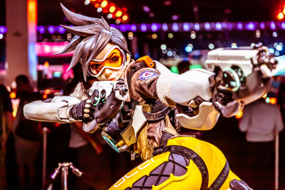 Tracer statue at BlizzCon.