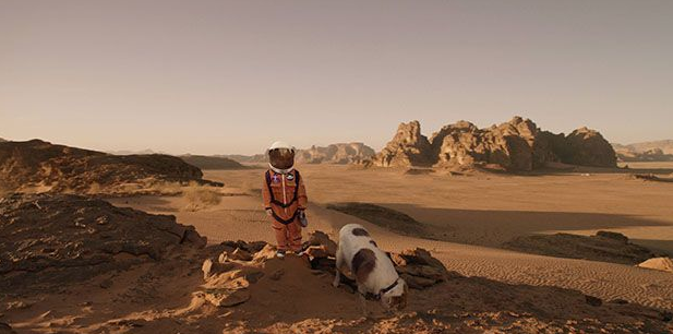 <p>Aquí el perro no lleva casco, pero eso le permite rastrear el suelo marciano. Foto: Imgur.com/thephotoshopkid </p>