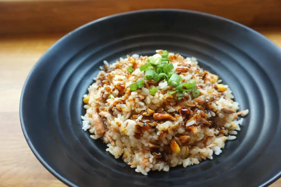 cómo preparar yakimeshi