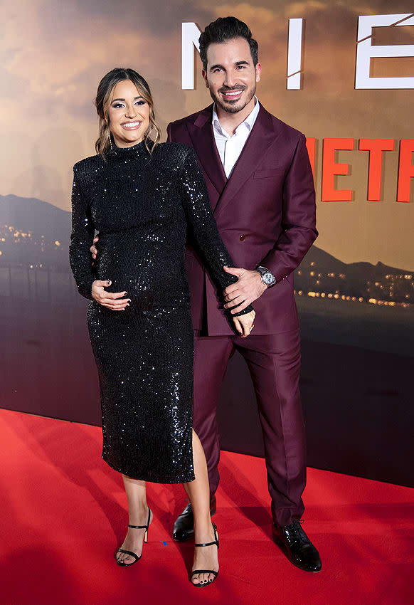 Javier Castillo y su mujer, Veronica Diaz, en el estreno de La chica de nieve