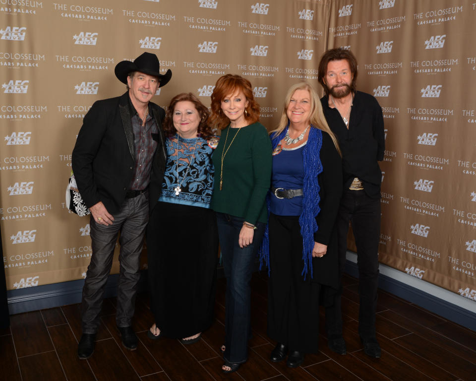 Kix Brooks (left) of Brooks & Dunn, Deborah, Reba (center), Deb's best friend Debbie and Ronnie Dunn (right) of Brooks & Dunn