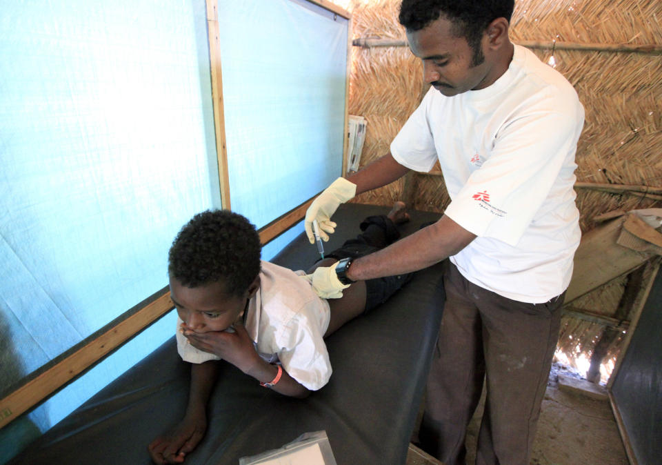 A kala azar patient in Sudan receives an injection of sodium stibogluconate. (Photo: Mohamed Nureldin Abdallah / Reuters)