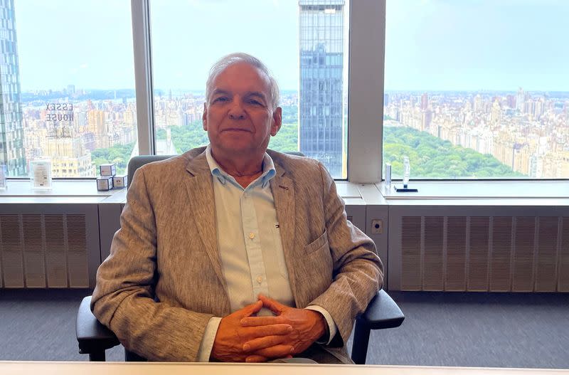 El ministro de Hacienda de Colombia, Ricardo Bonilla, habla durante una entrevista con Reuters en Nueva York