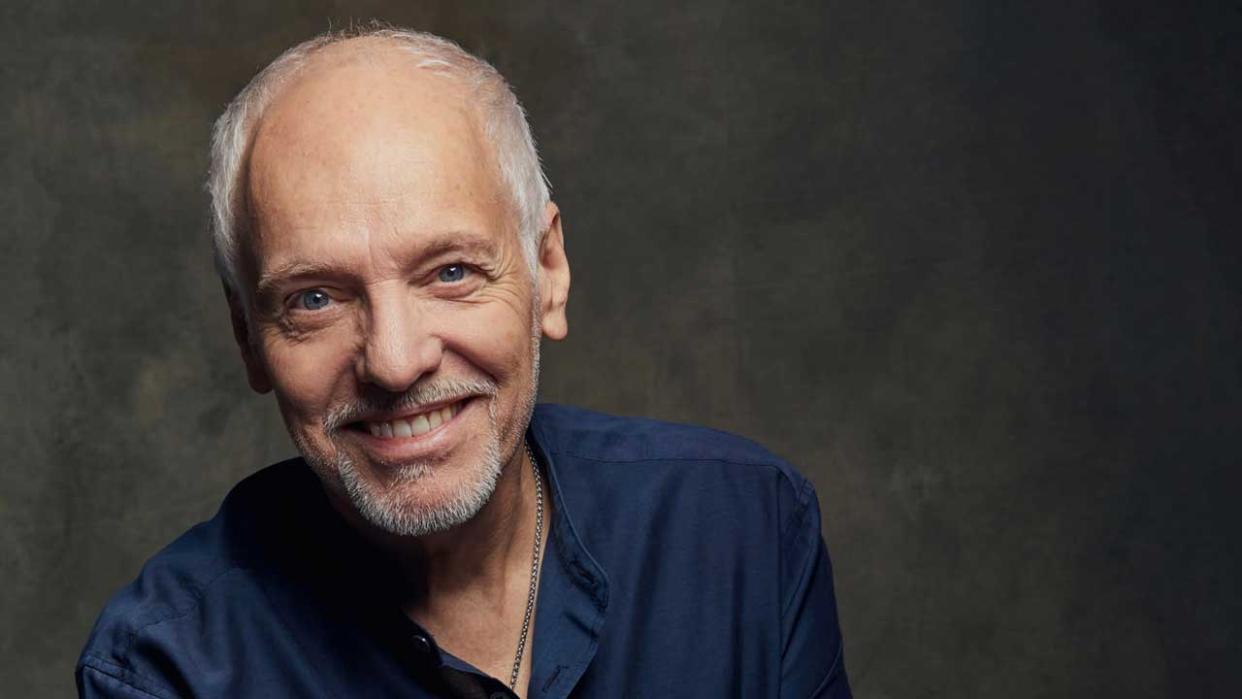  Peter Frampton studio portrait. 