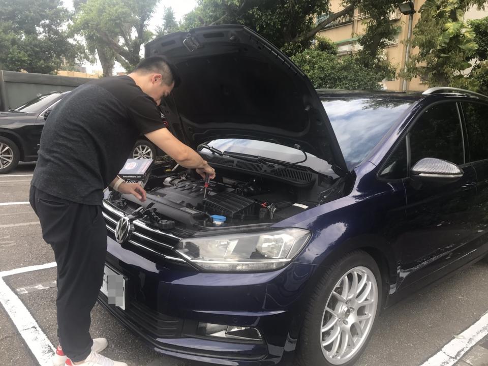 ▲黃志豪對於車子改裝，軟、硬體都有研究。