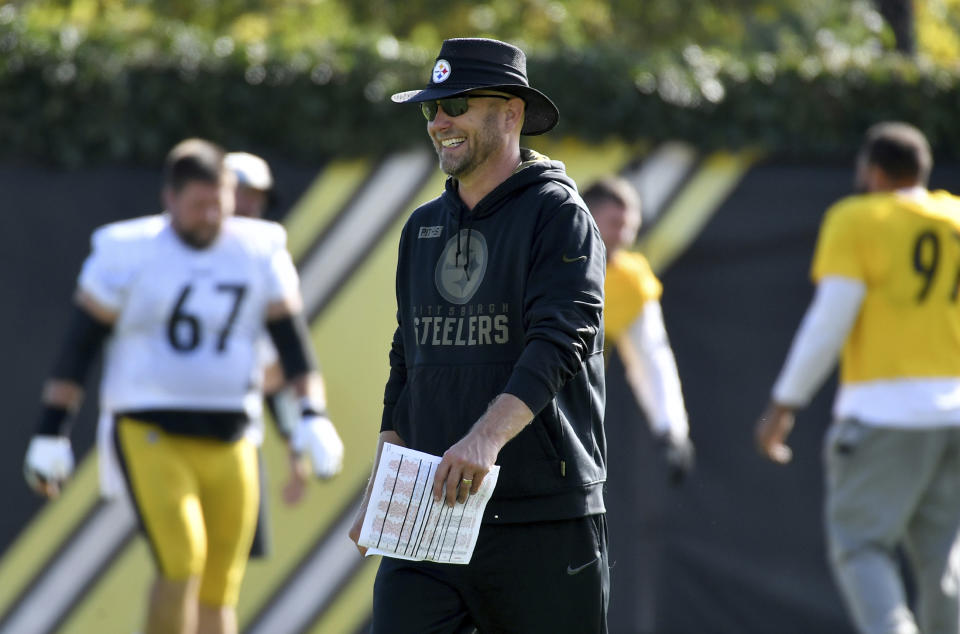 Pittsburgh Steelers offensive coordinator Matt Canada watches an NFL football practice, Friday, Oct. 8, 2021, in Pittsburgh. (Matt Freed/Pittsburgh Post-Gazette via AP)