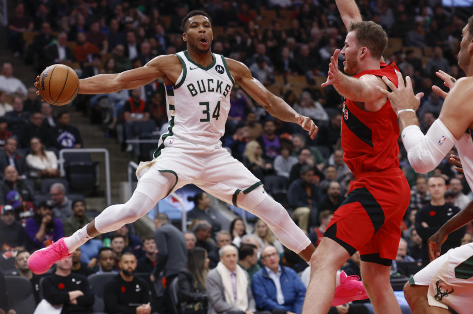 TORONTO, ON - NOVEMBER 1: Milwaukee Bucks forward Giannis Antetokounmpo (34) looks to pass inside as Toronto Raptors center Jakob Poeltl (19) attempts to defend. Toronto Raptors vs Milwaukee Bucks during 1sh half action of NBA regular season play at Scotiabank Arena. Toronto Star
        (Rick Madonik/Toronto Star via Getty Images)