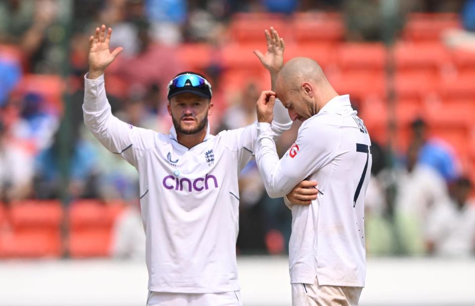 Jack Leach suffered a knock to his knee (Getty)