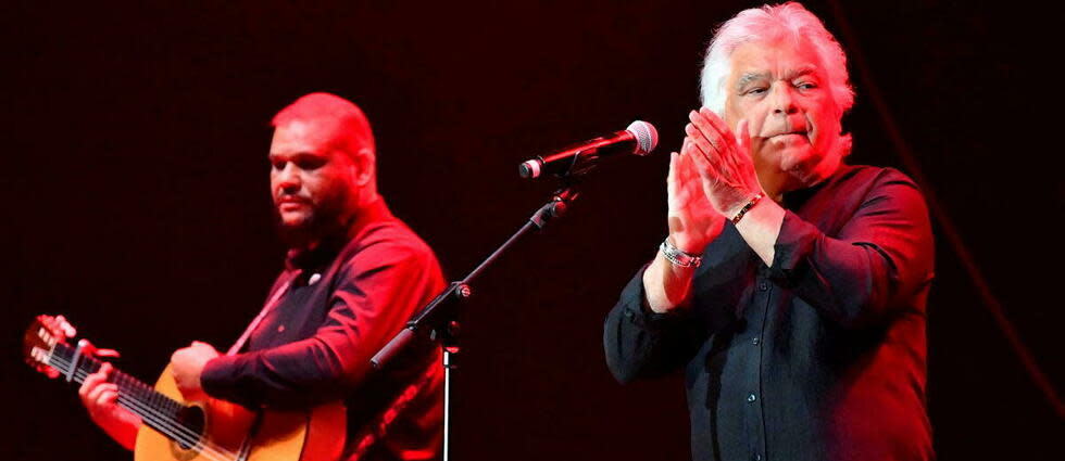 Le chanteur des Gipsy Kings, Nicolas Reyes (à droite), en concert à Sarajevo, le 18 mars 2023.  - Credit:Elvis Barukcic/AFP