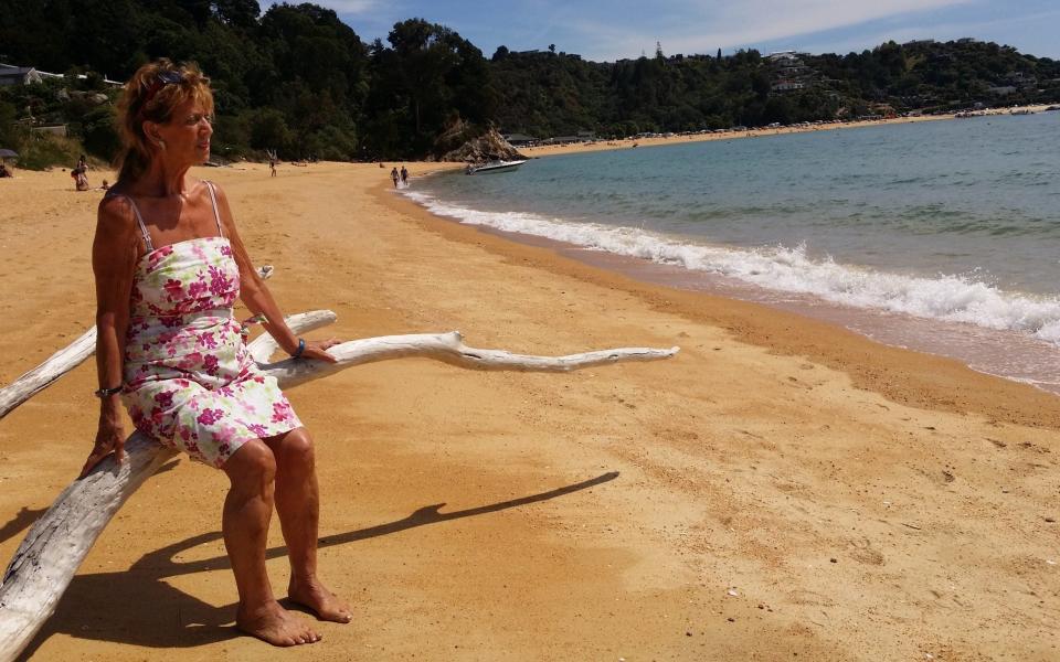 Hugh took Lorraine back to Kaiteriteri beach in New Zealand in 2015, and was heartbroken when she could not remember the first time they met